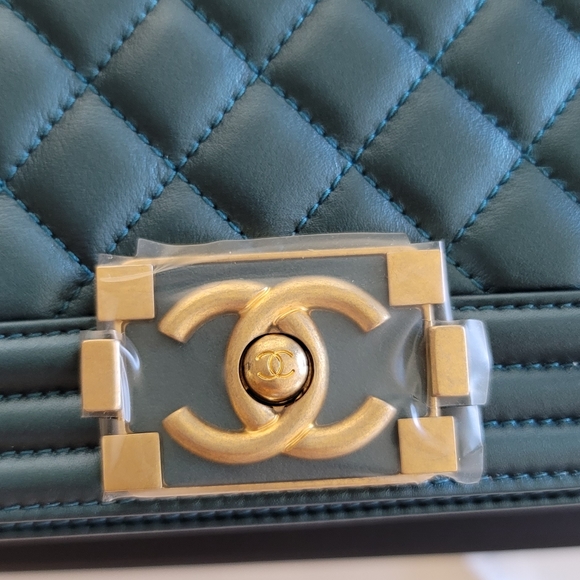 🦋 Chanel Boy Handbag - Picture 7 of 11